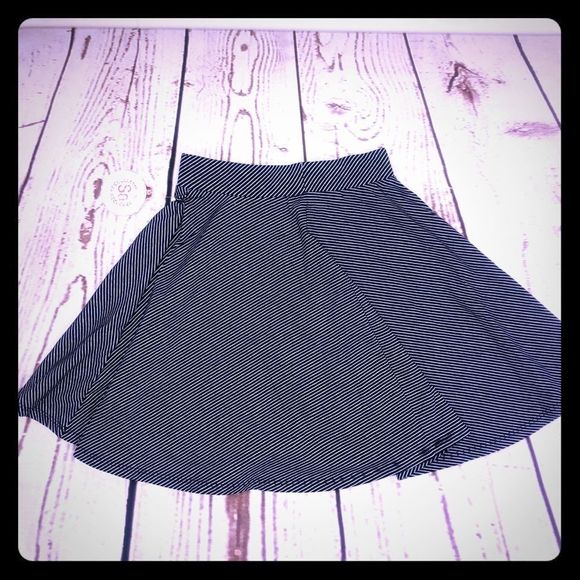 New S.O. Striped Junior’s Skater Mini Summer Skirt X-Small - Picture 2 of 8